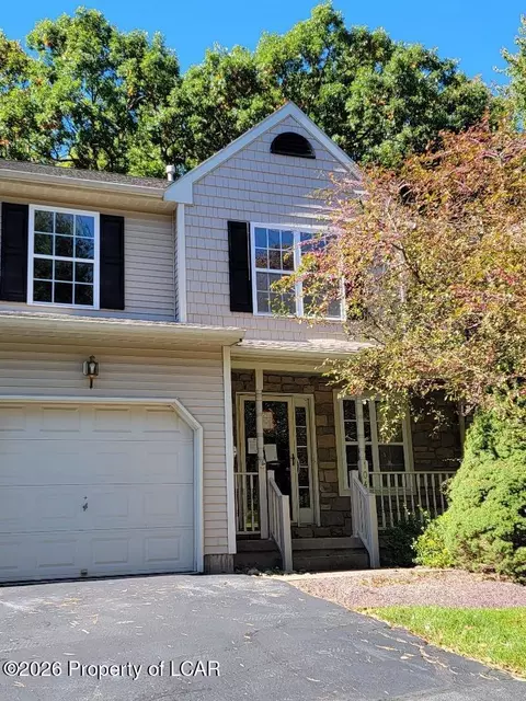 104 Fox Hollow Dr, Drums, PA 18222
