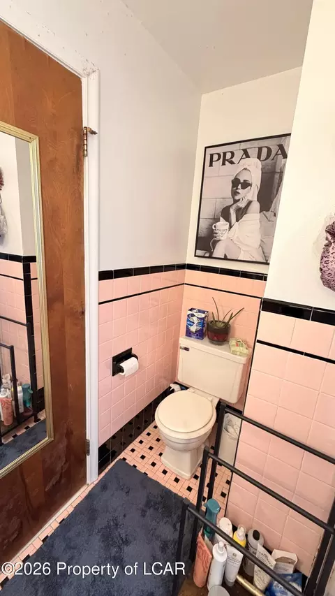 Bath - 1145-1147 E Broad St, Hazleton, PA 18201 photo 6 of 10