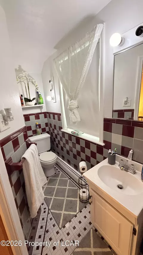 Bath - 1145-1147 E Broad St, Hazleton, PA 18201 photo 10 of 10