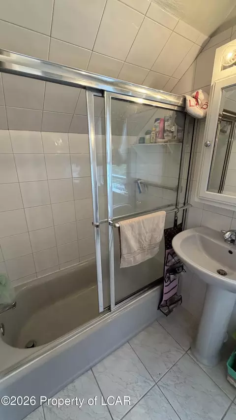 Bath - 1145-1147 E Broad St, Hazleton, PA 18201 photo 4 of 10