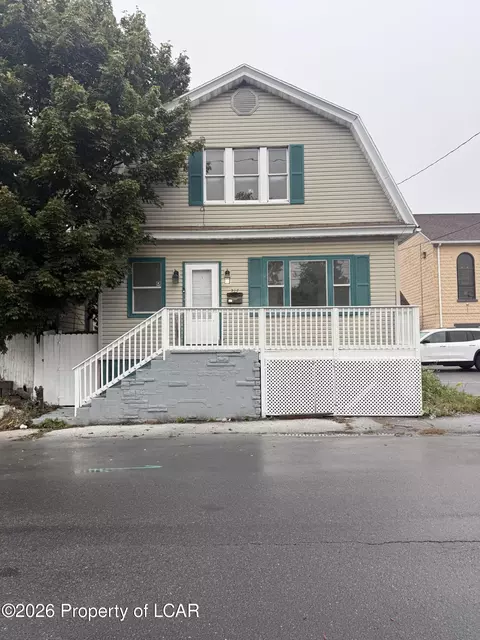 217 W Chapel St, Hazleton, PA 18201