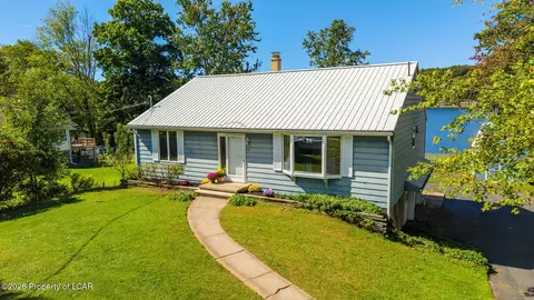 46 Lakeview Dr, Sweet Valley, PA 18656