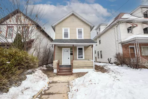 101 W Union St, Kingston, PA 18704