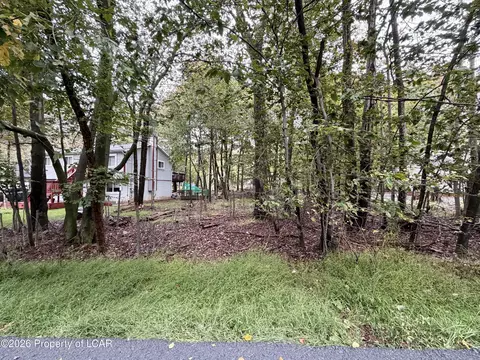 5328 Ledgewood Dr, Tobyhanna, PA 18466