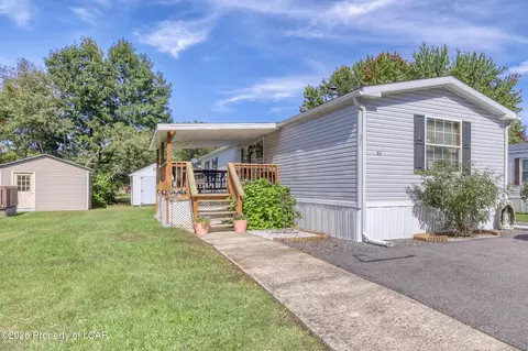 21 Honor Park Trailer Ct, Moosic, PA 18507