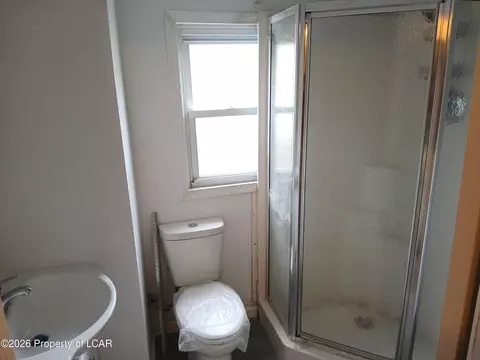 Bath - 518 E 6th St, Hazleton, PA 18201 photo 1 of 1