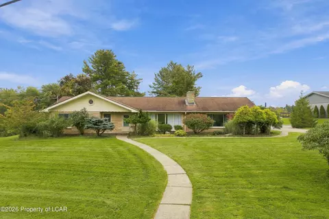 4 Joe-pag Ln, Dallas, PA 18612