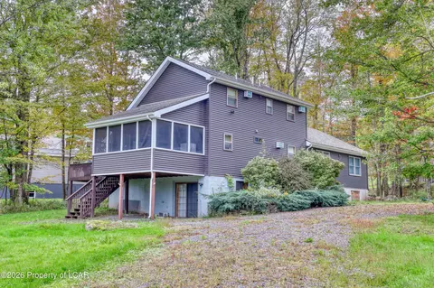 46 Forest Ln, Lake Ariel, PA 18436