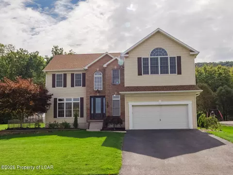 13 Chrissy Ln, Sugarloaf, PA 18249