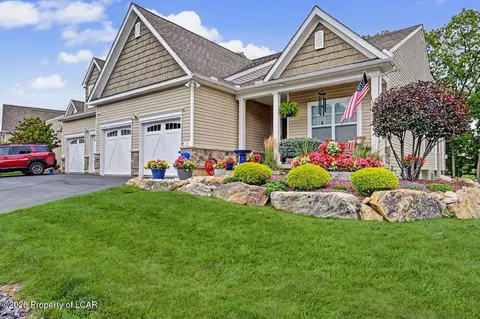 25 Reserve Dr, Drums, PA 18222