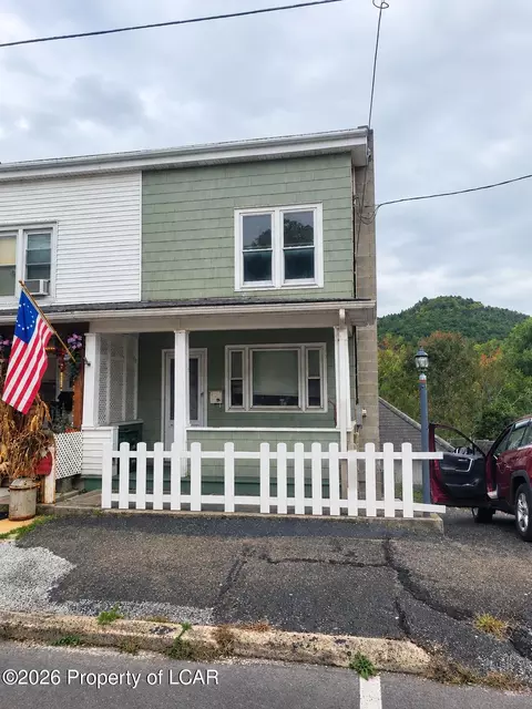244 W Columbus Ave, Nesquehoning, PA 18240