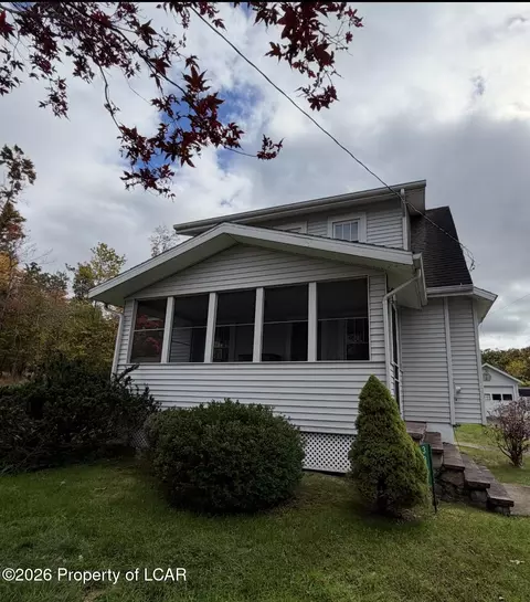 3833 Blytheburn Rd, Mountain Top, PA 18707