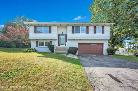 32 Laflin Rd, Wilkes-barre, PA 18702
