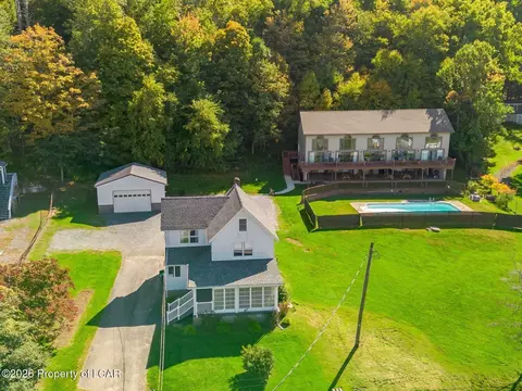 2247 Lakeside Dr, Harveys Lake, PA 18618