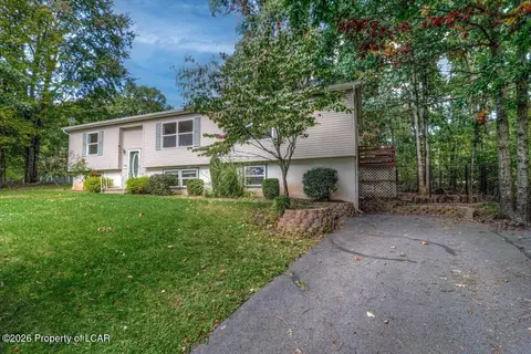 1529 Laurel Lakes Dr, Mountain Top, PA 18707