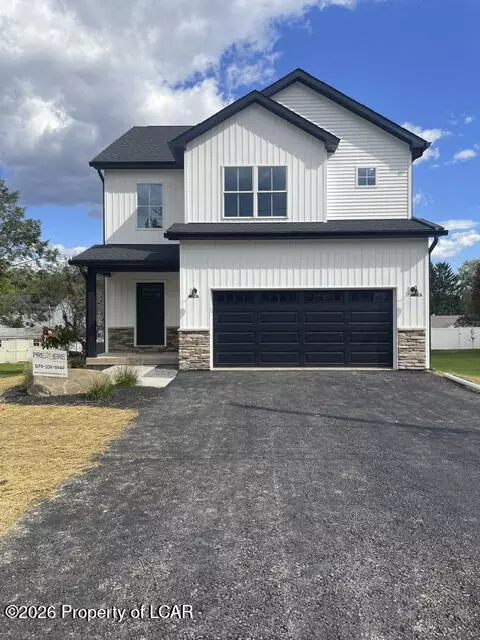 92 Park St, Dallas, PA 18612