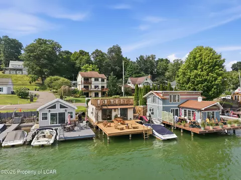 1428 Lakeside Dr, Harveys Lake, PA 18618
