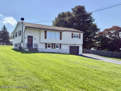 44 Red Maple Ave, Mountain Top, PA 18707