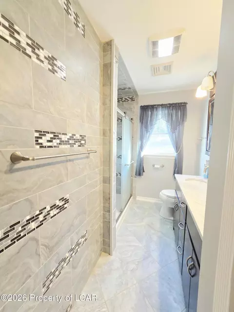 Bath - 915 Park Ave, Shavertown, PA 18708 photo 1 of 6