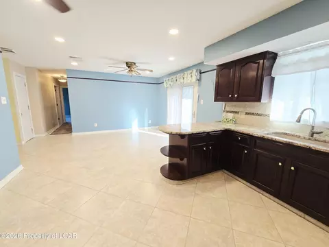 Living - 915 Park Ave, Shavertown, PA 18708 photo 5 of 8