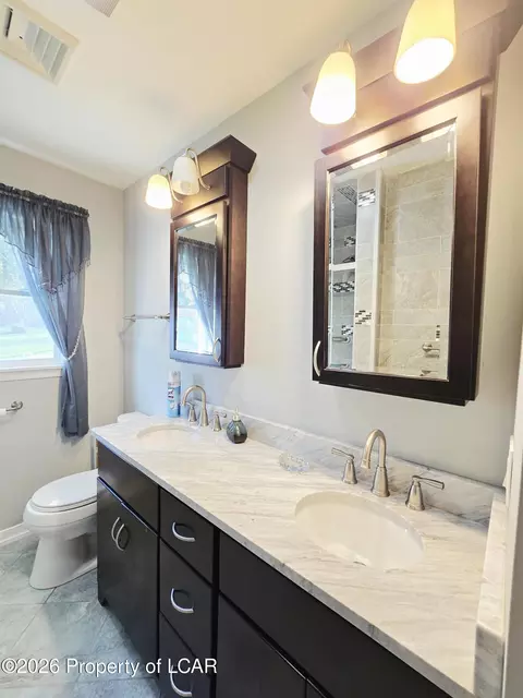 Bath - 915 Park Ave, Shavertown, PA 18708 photo 2 of 6