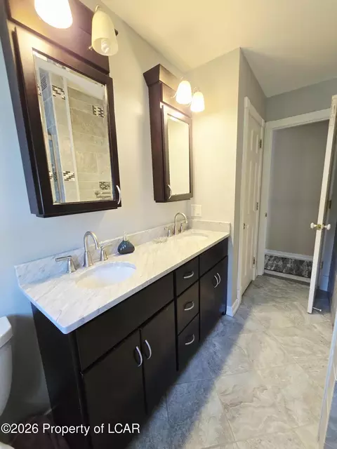 Bath - 915 Park Ave, Shavertown, PA 18708 photo 4 of 6