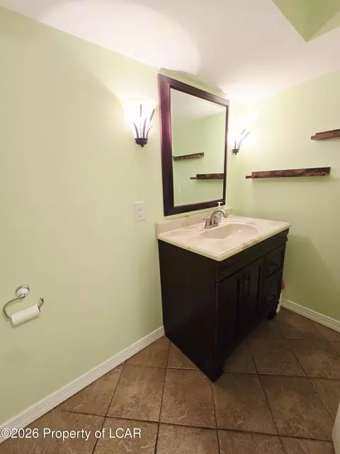 Bath - 915 Park Ave, Shavertown, PA 18708 photo 6 of 6