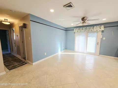 Living - 915 Park Ave, Shavertown, PA 18708 photo 4 of 8
