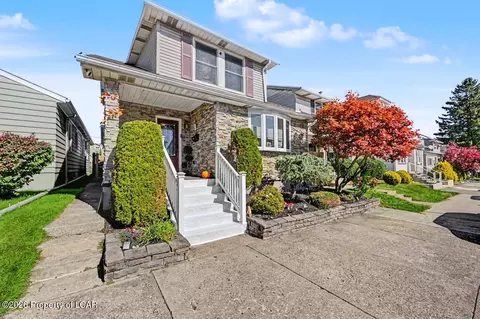 405 Carleton Ave, Hazleton, PA 18201