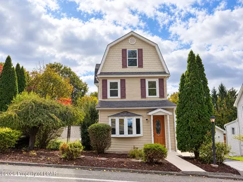 1367 Blue Ridge Trl, Mountain Top, PA 18707