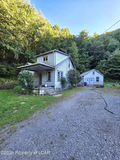 1468 W 8th St, Wyoming, PA 18644
