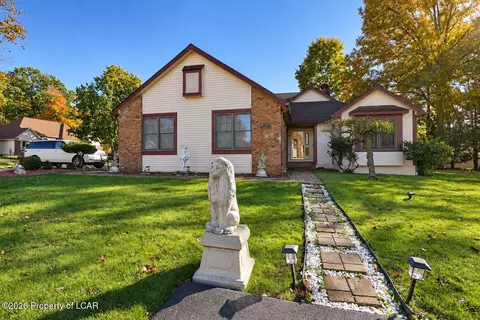 11 Valley Ln, Mountain Top, PA 18707