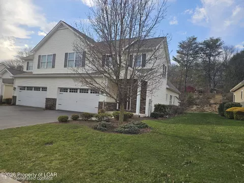 9 Somerset Dr, Hanover Township, PA 18706