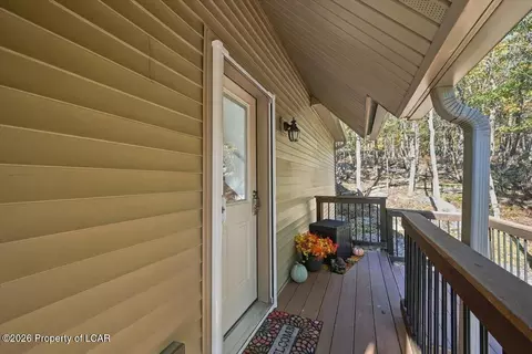 Exterior - 10 Spur Ln, Hazleton, PA 18202 photo 8 of 13
