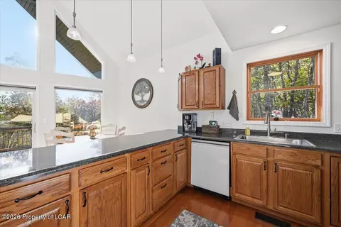 Kitchen - 10 Spur Ln, Hazleton, PA 18202 photo 2 of 4