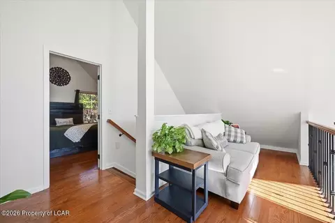 Entry Way - 10 Spur Ln, Hazleton, PA 18202 photo 5 of 8
