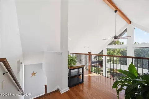 Entry Way - 10 Spur Ln, Hazleton, PA 18202 photo 6 of 8
