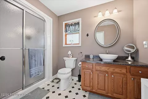 Bath - 10 Spur Ln, Hazleton, PA 18202 photo 5 of 5