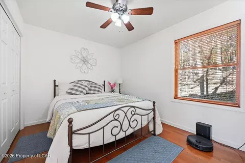 Bedroom - 10 Spur Ln, Hazleton, PA 18202 photo 3 of 8