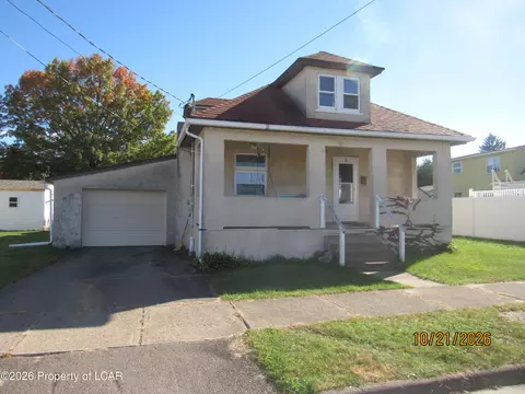 10 Sharpe St, Wyoming, PA 18644