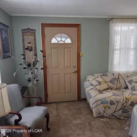 202 Vanloon St, Plymouth, PA 18651