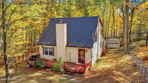 125 Evergreen Ct, Hawley, PA 18428
