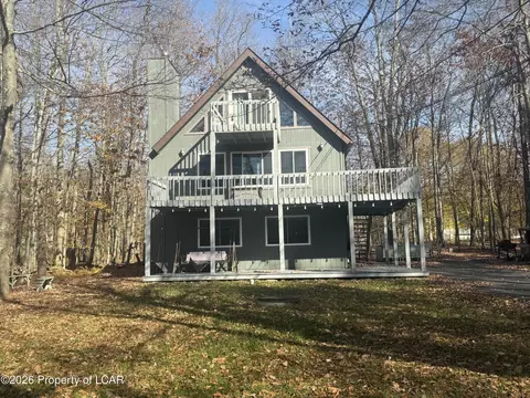 20 Laurel Ct, Gouldsboro, PA 18424