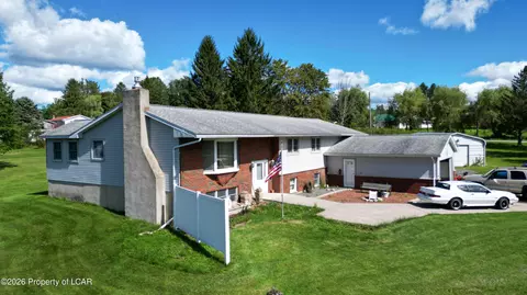 1704 Greenfield Rd, Jermyn, PA 18433