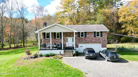 608 Prichards Rd, Hunlock Creek, PA 18621