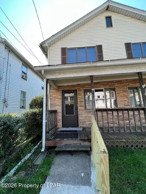 42 E Shawnee Ave, Plymouth, PA 18651