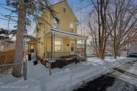 20 Cross Ln, Wilkes-barre, PA 18702