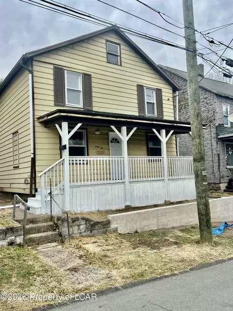 46 Arch St, Glen Lyon, PA 18617