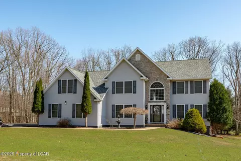 13 Colony Dr, Hazleton, PA 18202