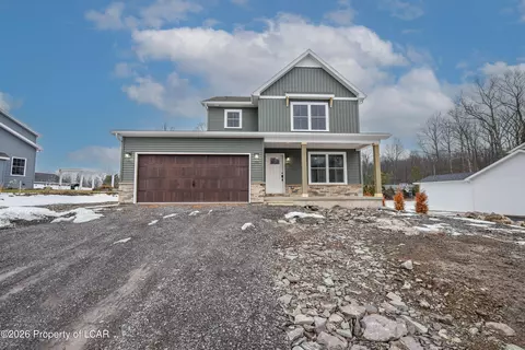 50 Saddle Ridge Dr, Dallas, PA 18612